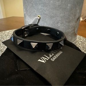 Valentino Noir leather rockstud bracelet- current style
